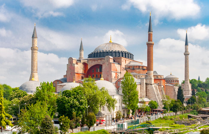 Istanbulin nähtävyyksistä Hagia Sofia on vaikuttavin