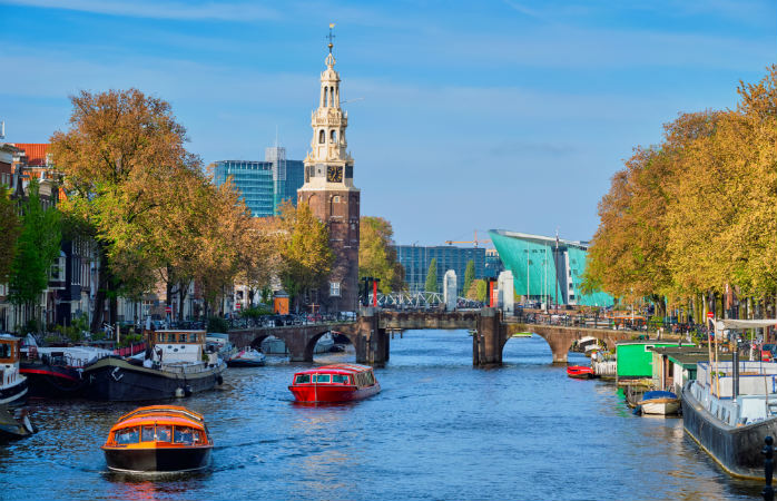 NEMO-museoon tutustuminen on mukavaa koko perheen tekemistä Amsterdamissa