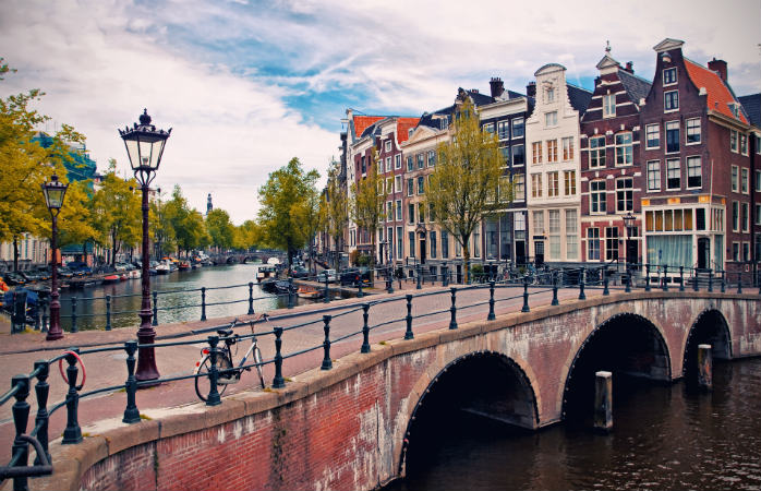 Amsterdamin nähtävyydet kokee kävelemällä ympäri kaupunkia