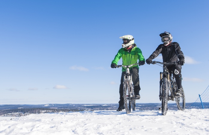 Jyväskylä tarjoaa paljon tekemistä hiihtolomalla, esimerkiksi Laajavuoressa voit talvella harrastaa myös pyöräilyä