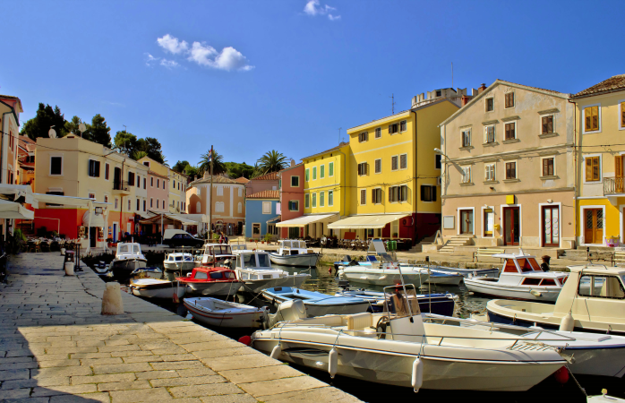 Veli Lošinj, yksi Kroatian upeista saarista tarjoaa välimerellisiä postikorttimaisemia