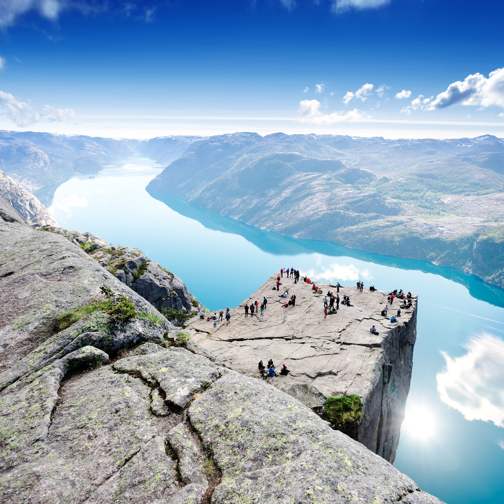 Preikestolen on yksi Norjan vuonojen suosituimpia näköalapaikkoja