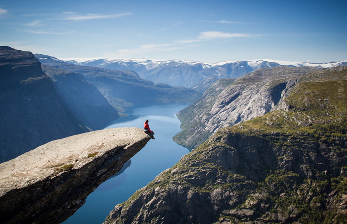 Hardangerinvuonon Trolltunga on yksi Norjan vuonojen kuuluisimmista kielekkeistä