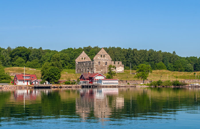 Saari historian ystäville: Vieraile Visingsborgin linnan raunioilla Visingsön saarella.