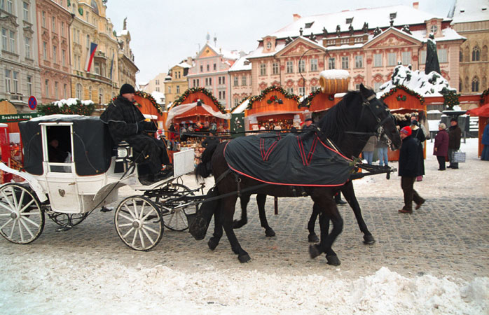 Prahan tunnetuimmat joulumarkkinat Vanhankaupungin aukiolla 