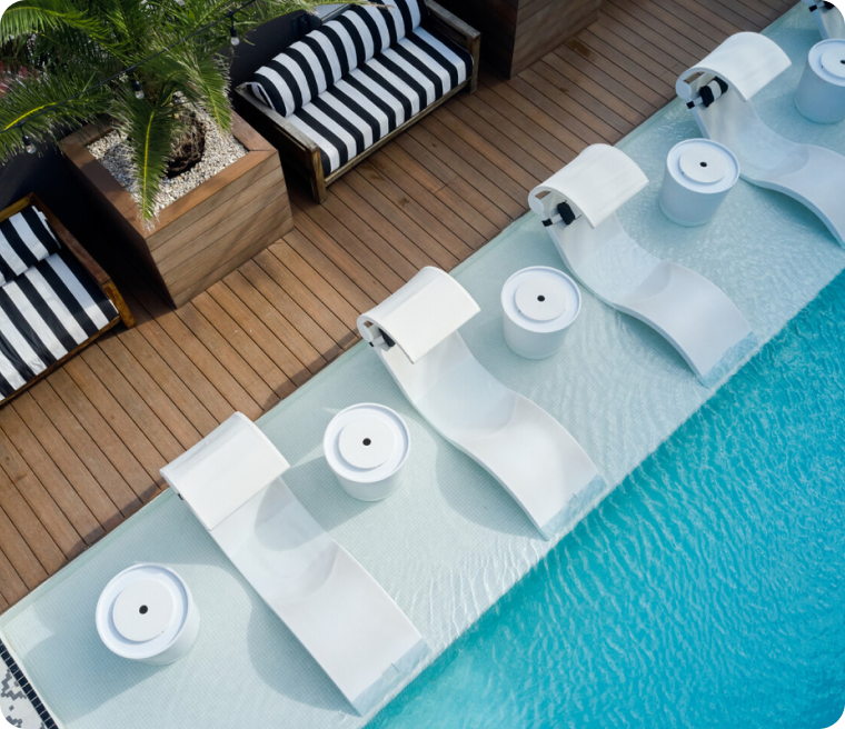 Hotellin allasalueen mukavuudet
