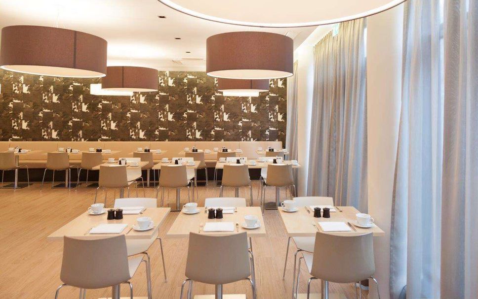 Ruokailuhuone Valokuva