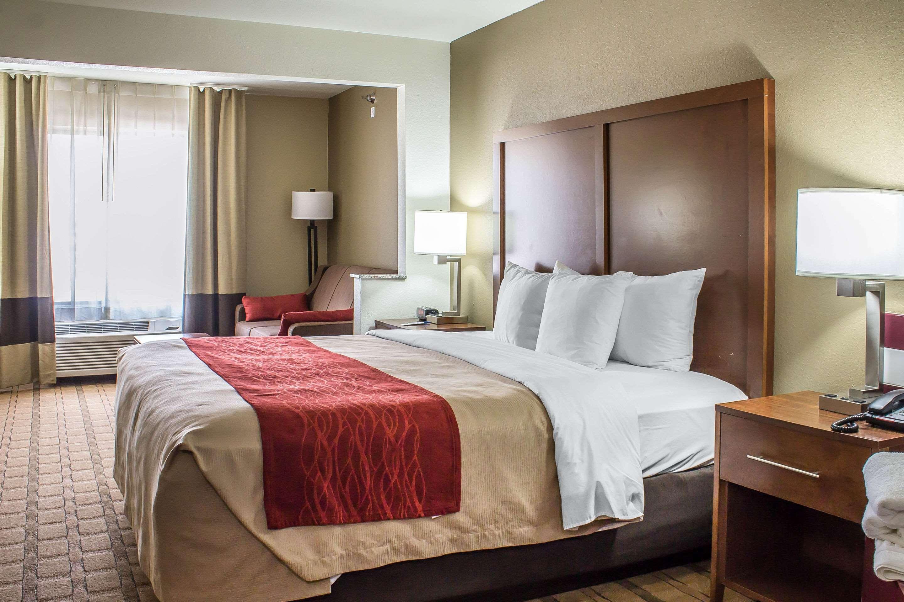 Escorts Cedar Rapids