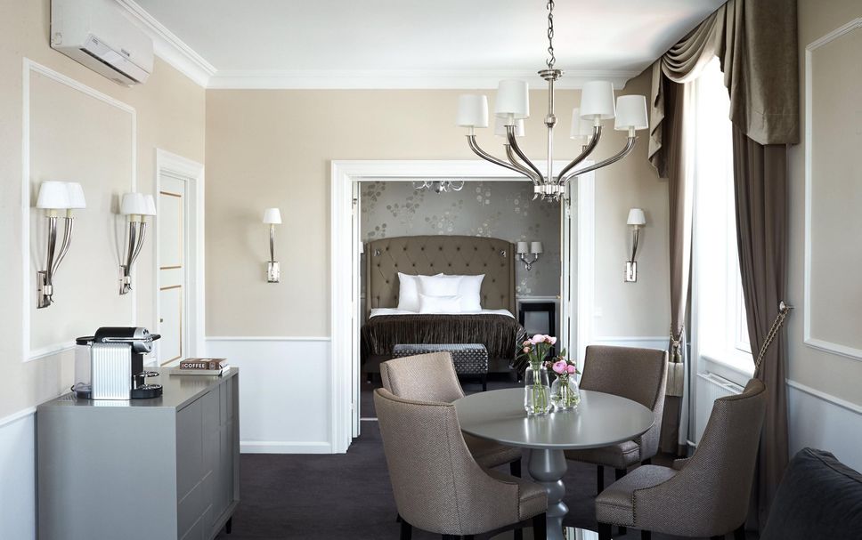 Ruokailuhuone Valokuva