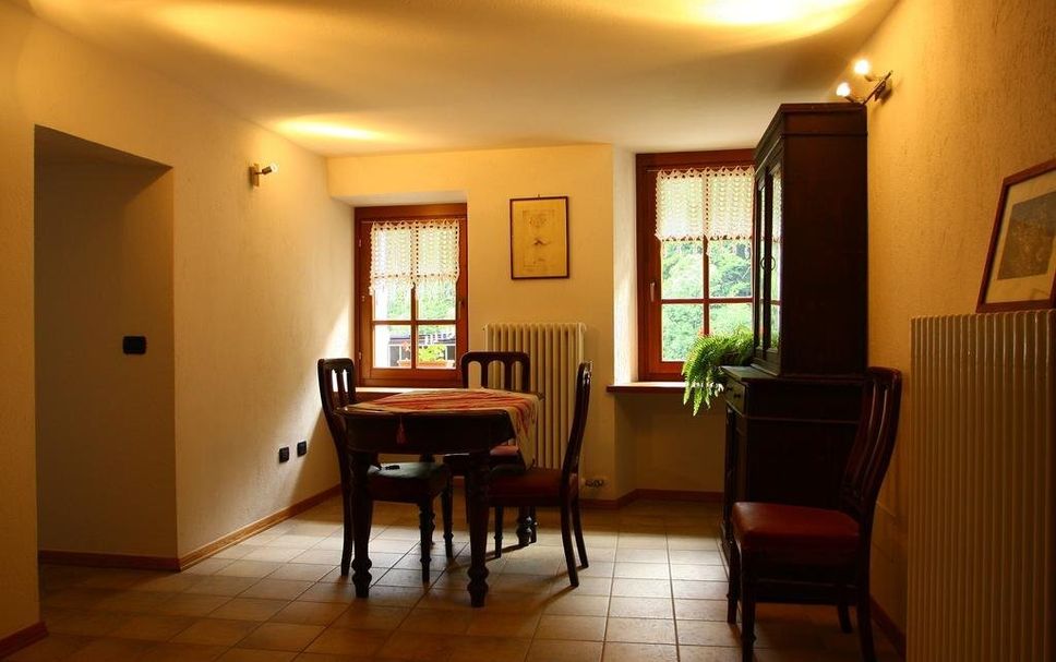 Ruokailuhuone Valokuva