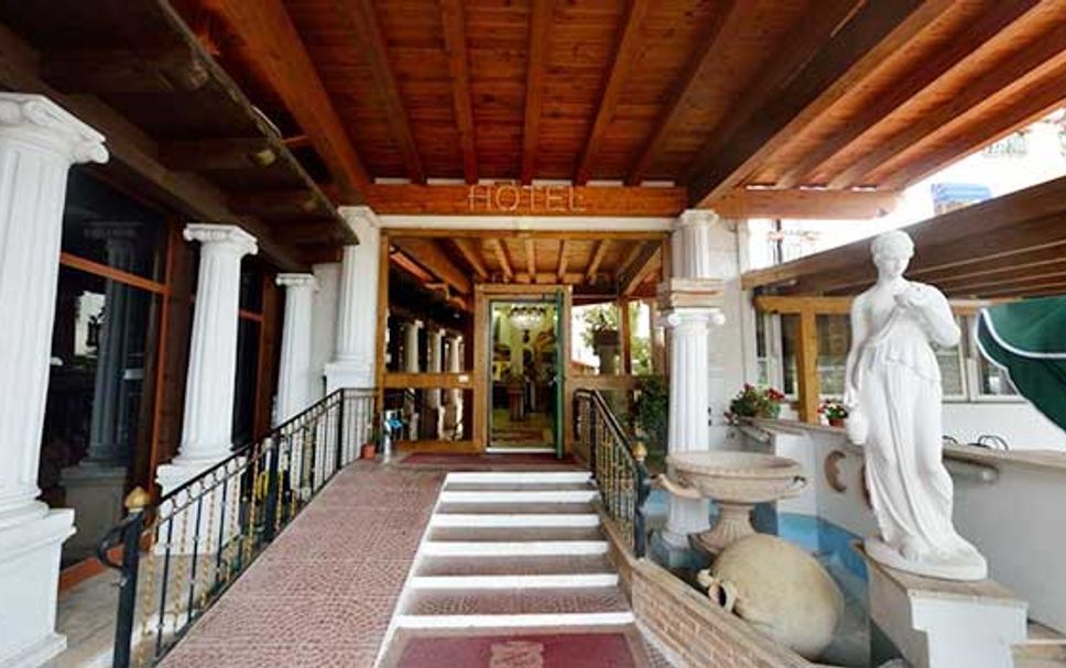 Hotellin sisäänkäynti Valokuva